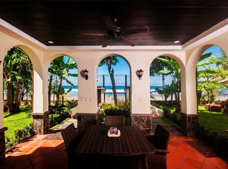 Beachfront Luxury Villa in Jaco. Property For Sale, Real Estate